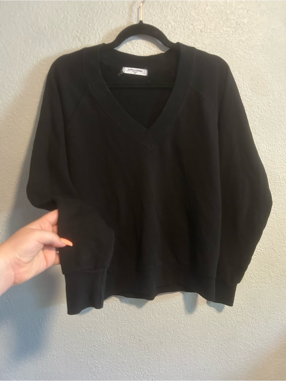 Perfectwhitetee v neck pullover